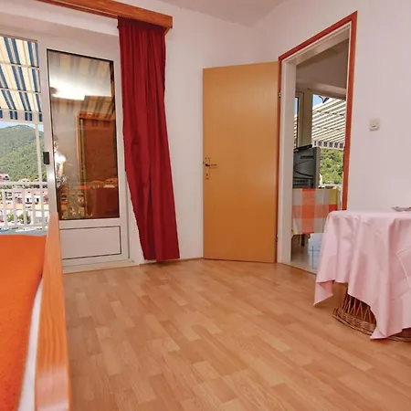 4 Bedroom Beautiful In Brna