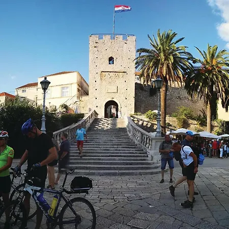 4 Bedroom Beautiful In Appartamento