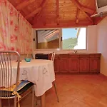 4 Bedroom Beautiful In * ברנה