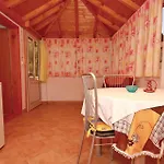 4 Bedroom Beautiful In * ברנה