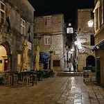 4 Bedroom Beautiful In דירה