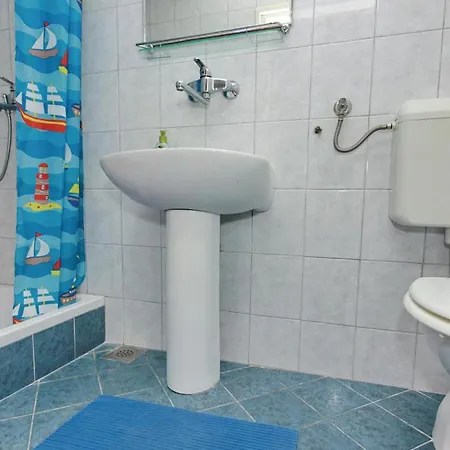 4 Bedroom Beautiful In * 布尔纳