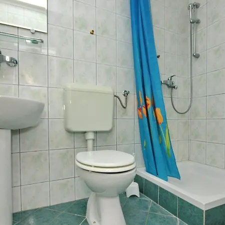 Beautiful In With Kitchen Apartment *