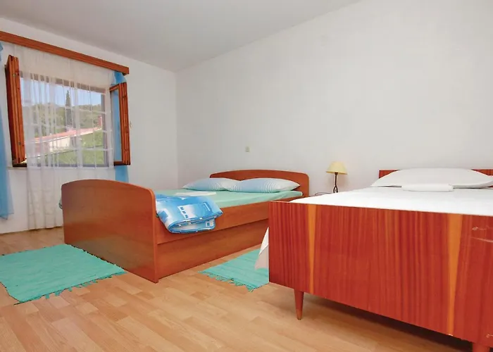 4 Bedroom Beautiful In شقة برنا