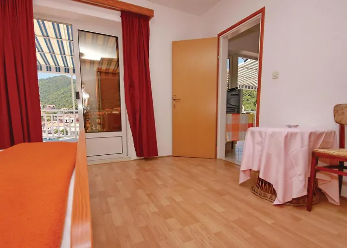 4 Bedroom Beautiful In 브르나