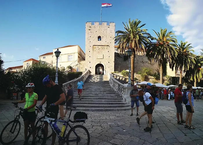 4 Bedroom Beautiful In شقة