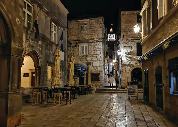 4 Bedroom Beautiful In شقة